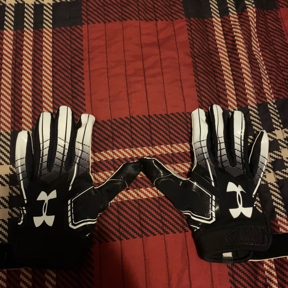 Under armor football gloves adult small